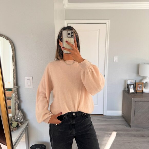 Crush Cashmere Sweater (S) - Light Pink - LIKE NEW - Picture 3 of 8